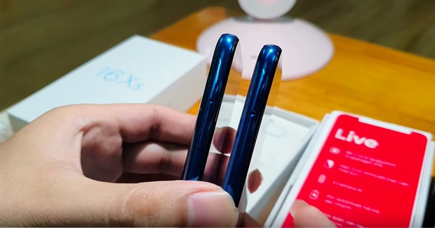 Điện[-]thoại[-]của[-]Vingroup[-]giống[-]hệt[-]điện[-]thoại[-]Meizu[-]của[-]Trung[-]Quốc[-]vì[-]cùng...[-]nhà[-]thiết[-]kế